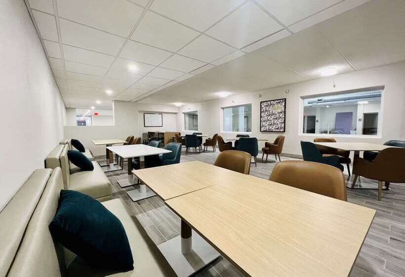 فندق Comfort Inn & Suites