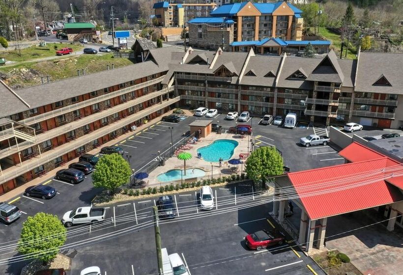 호텔 Crossroads Inn & Suites