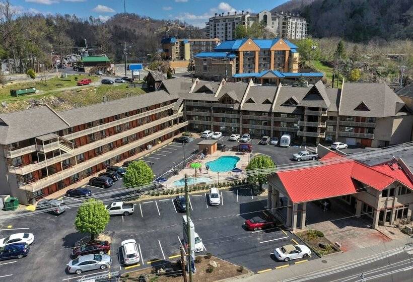 호텔 Crossroads Inn & Suites