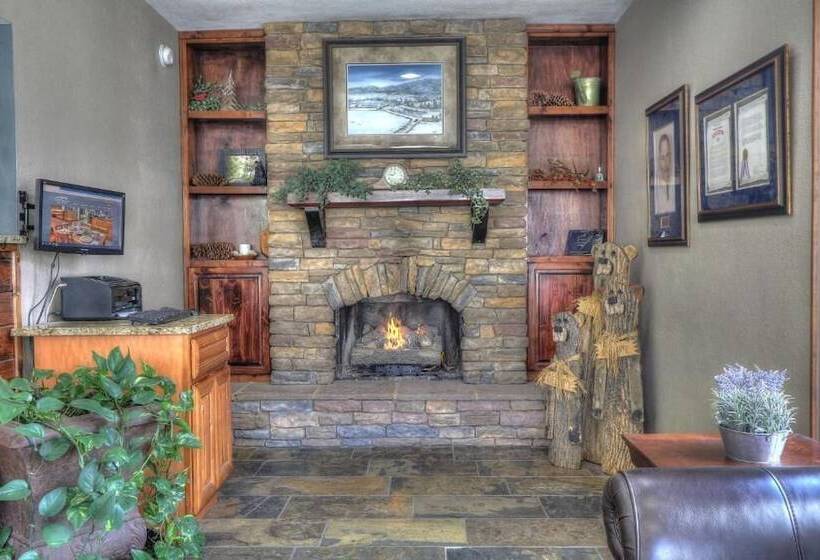 호텔 Crossroads Inn & Suites