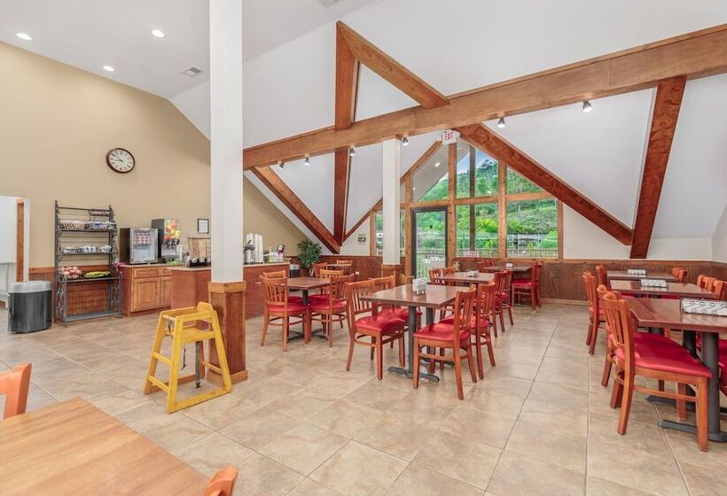 호텔 Crossroads Inn & Suites