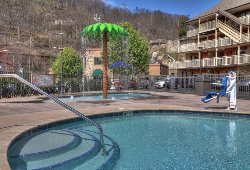 호텔 Crossroads Inn & Suites