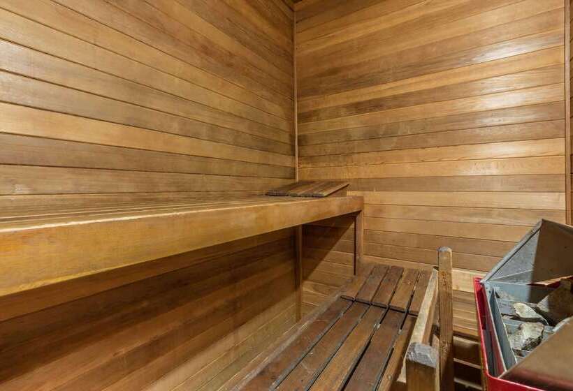 Отель Days Inn By Wyndham Auburn