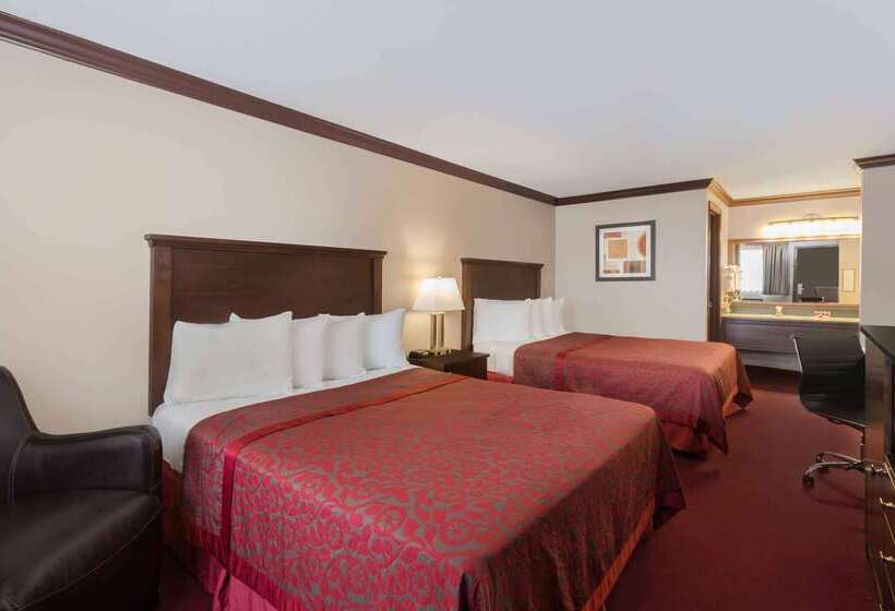 Отель Days Inn By Wyndham Auburn