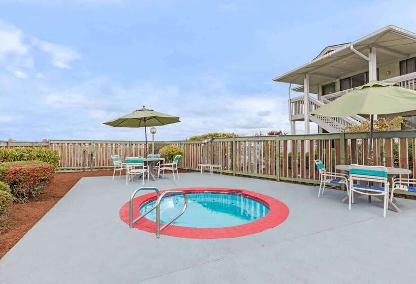 Отель Days Inn By Wyndham Auburn