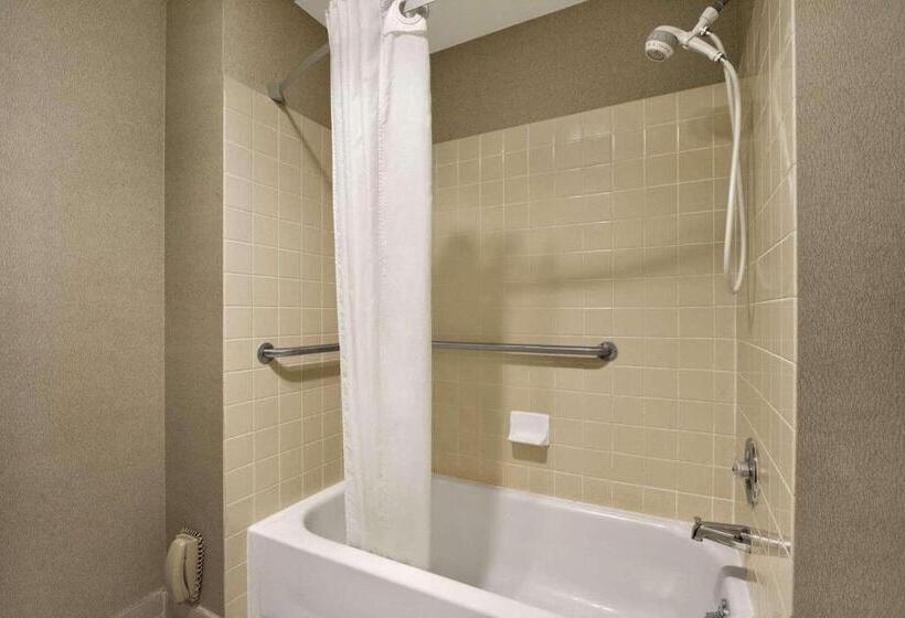 فندق Days Inn By Wyndham Auburn