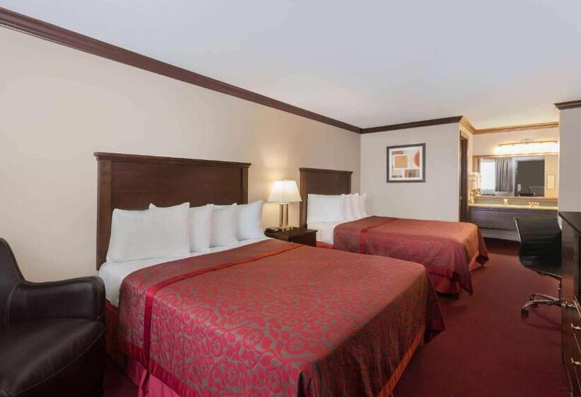 Отель Days Inn By Wyndham Auburn