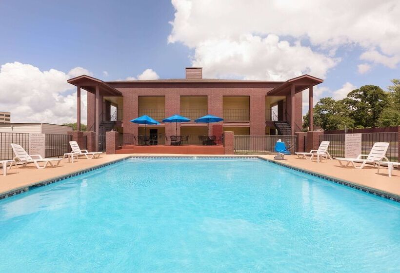 فندق Days Inn By Wyndham College Station University Drive