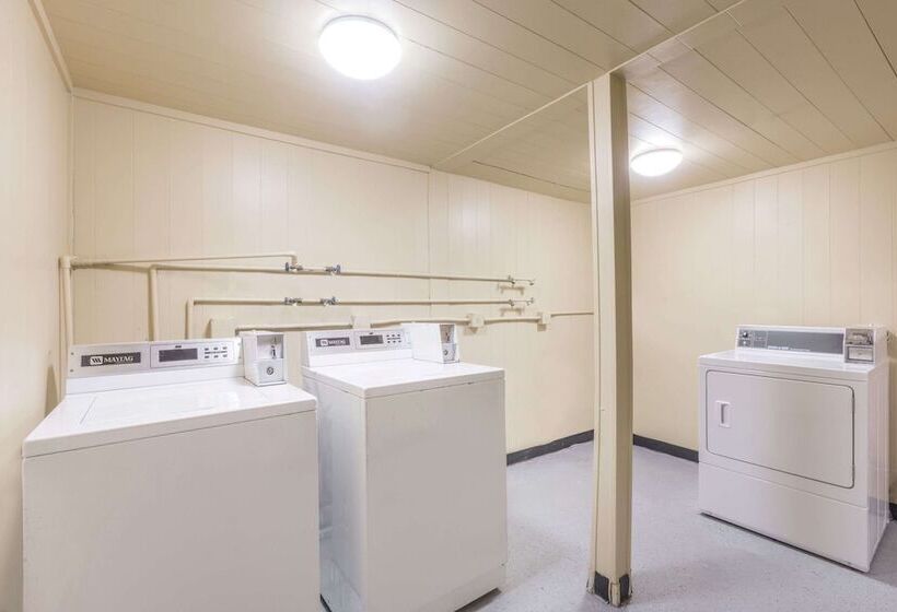 فندق Days Inn By Wyndham College Station University Drive