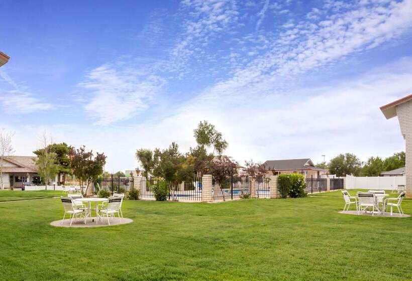 فندق Days Inn By Wyndham Delta