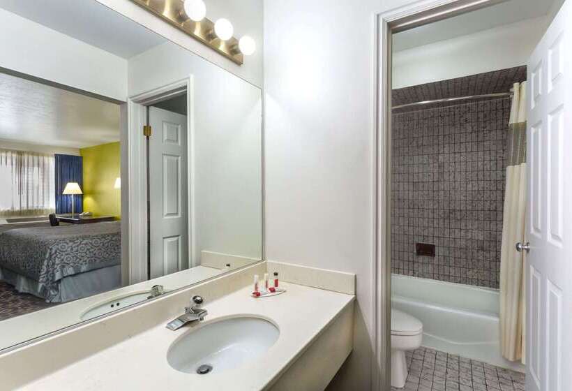 فندق Days Inn By Wyndham Delta