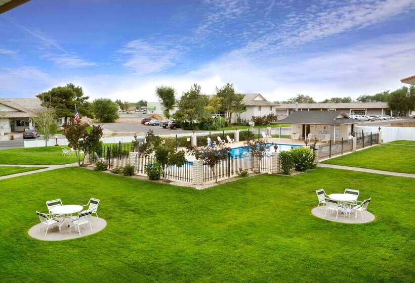 فندق Days Inn By Wyndham Delta