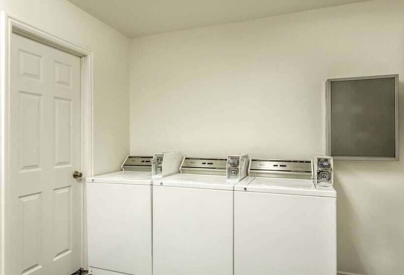 فندق Days Inn By Wyndham Delta