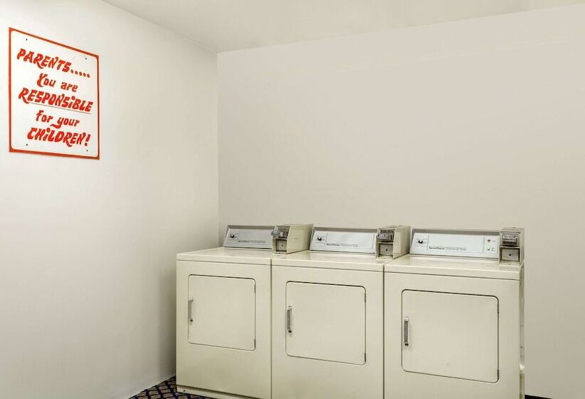 فندق Days Inn By Wyndham Delta