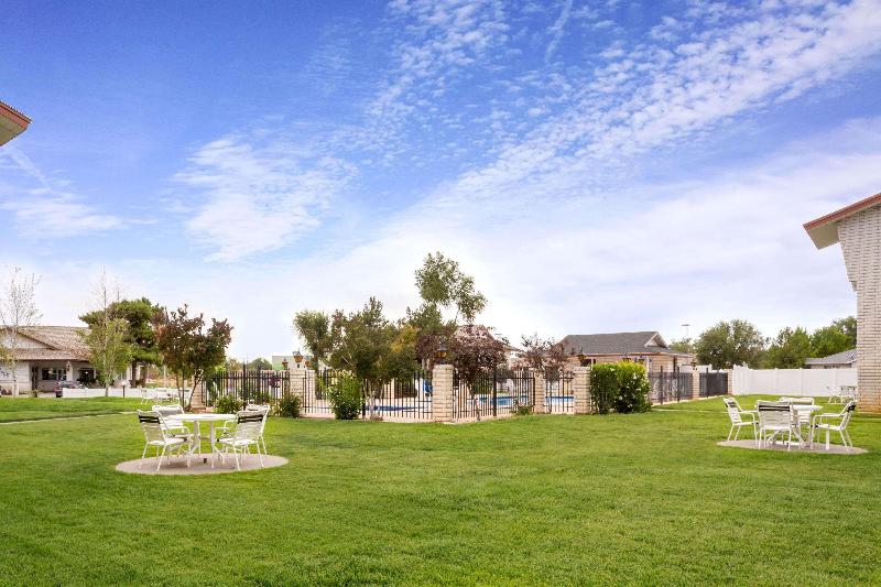 فندق Days Inn By Wyndham Delta