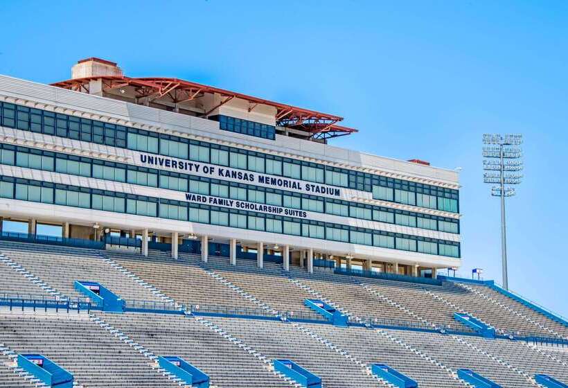 בית מלון כפרי Days Inn By Wyndham Ku Lawrence