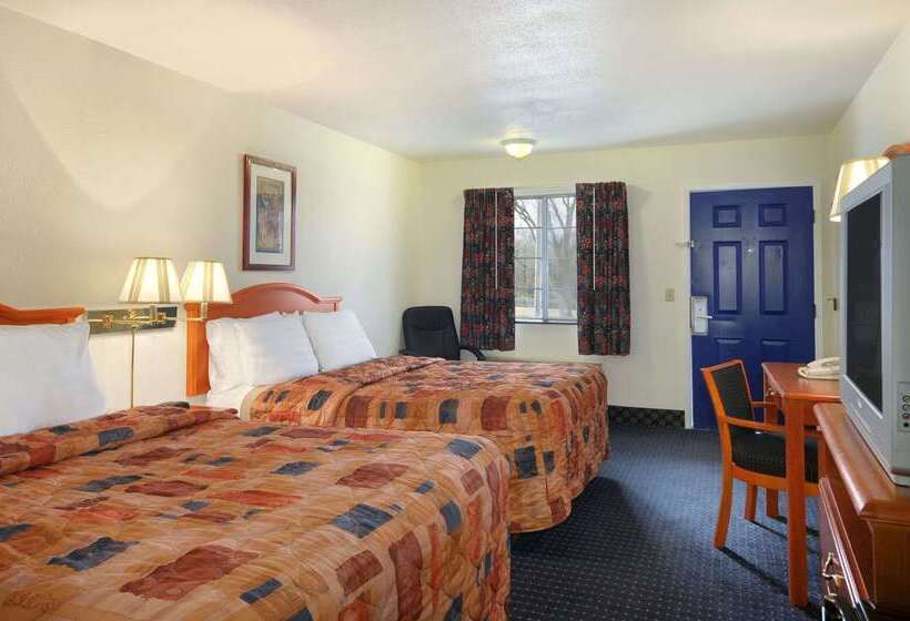 בית מלון כפרי Days Inn By Wyndham Ku Lawrence