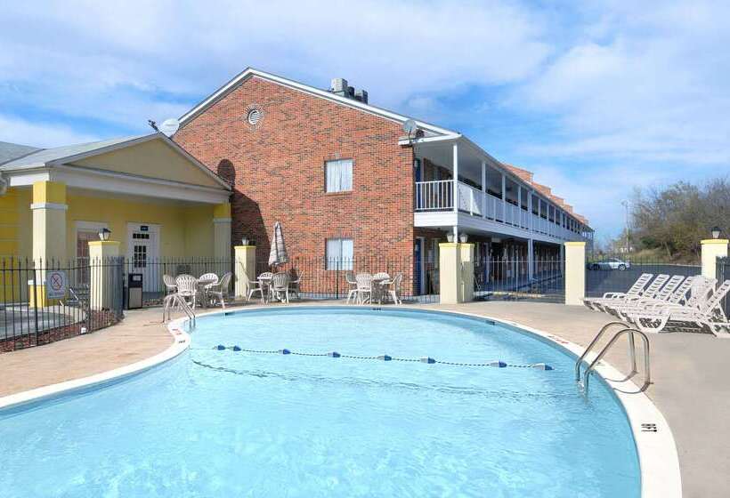 בית מלון כפרי Days Inn By Wyndham Ku Lawrence