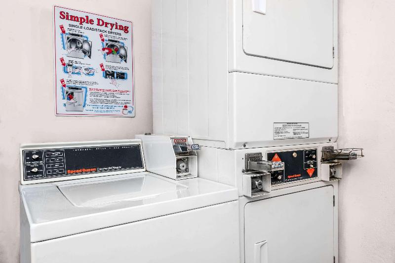 酒店 Days Inn By Wyndham Ottawa