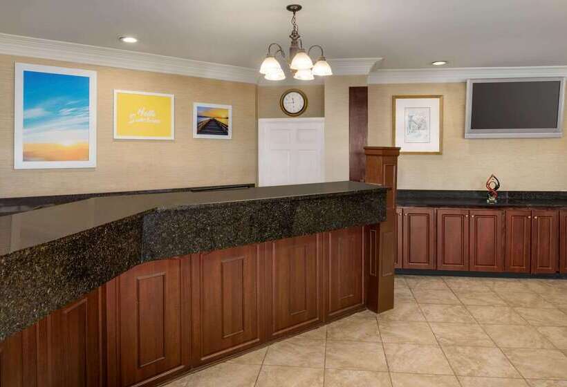 בית מלון כפרי Days Inn By Wyndham Whitmore Lake