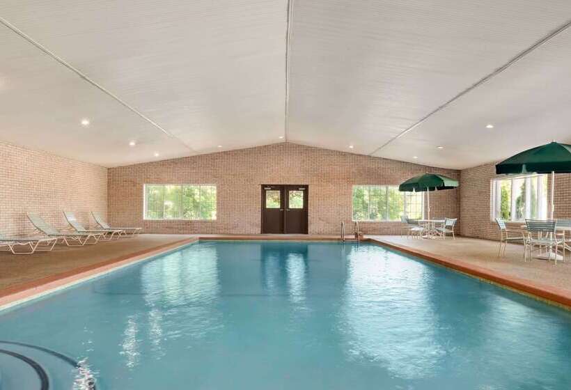 בית מלון כפרי Days Inn By Wyndham Whitmore Lake