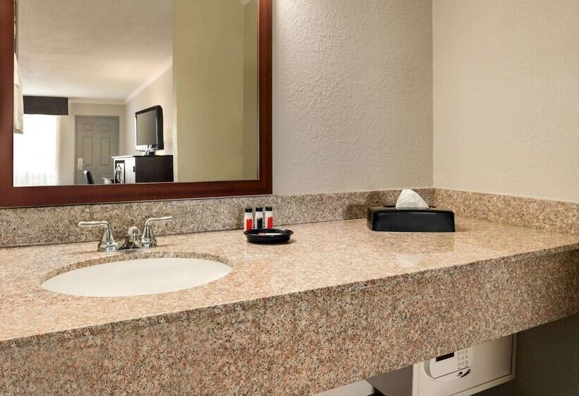 בית מלון כפרי Days Inn By Wyndham Whitmore Lake