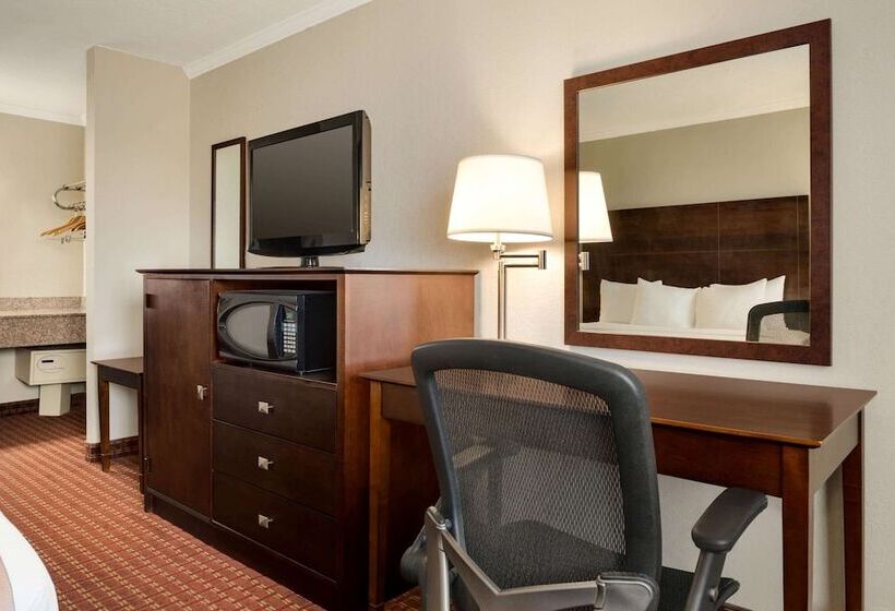 בית מלון כפרי Days Inn By Wyndham Whitmore Lake