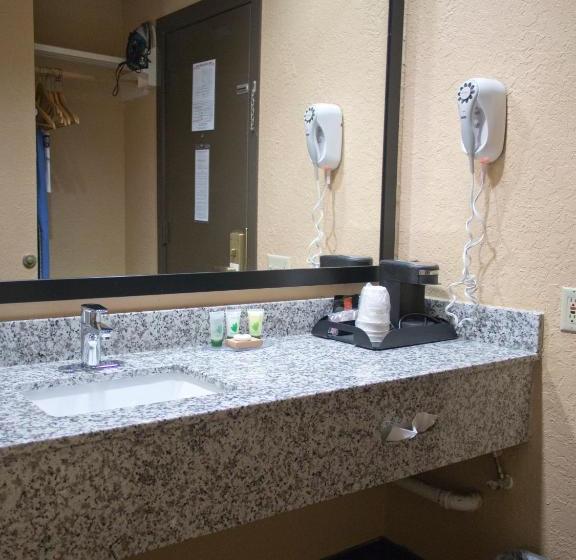 酒店 Days Inn & Suites By Wyndham Coralville / Iowa City