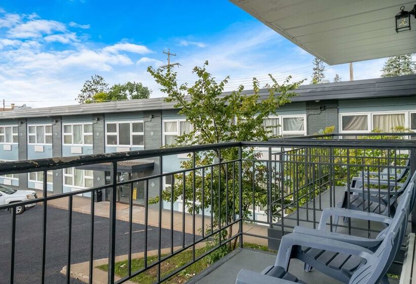 فندق Clarion Pointe Rhinelander Downtown