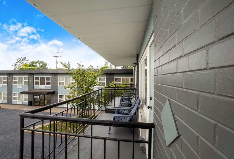 فندق Clarion Pointe Rhinelander Downtown