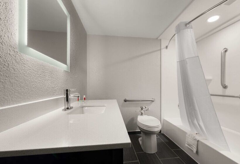 فندق Clarion Pointe Rhinelander Downtown