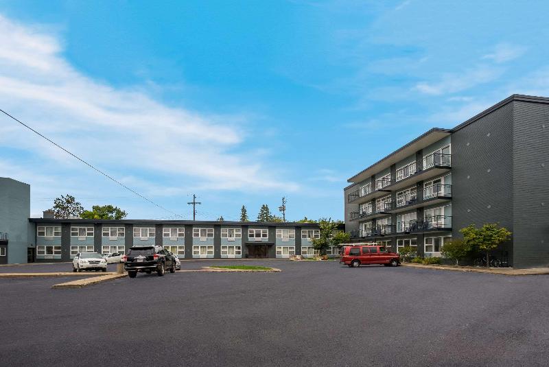 فندق Clarion Pointe Rhinelander Downtown