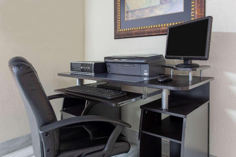 فندق Clarion Pointe Rhinelander Downtown