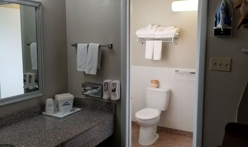 Отель Days Inn & Suites By Wyndham Trinidad