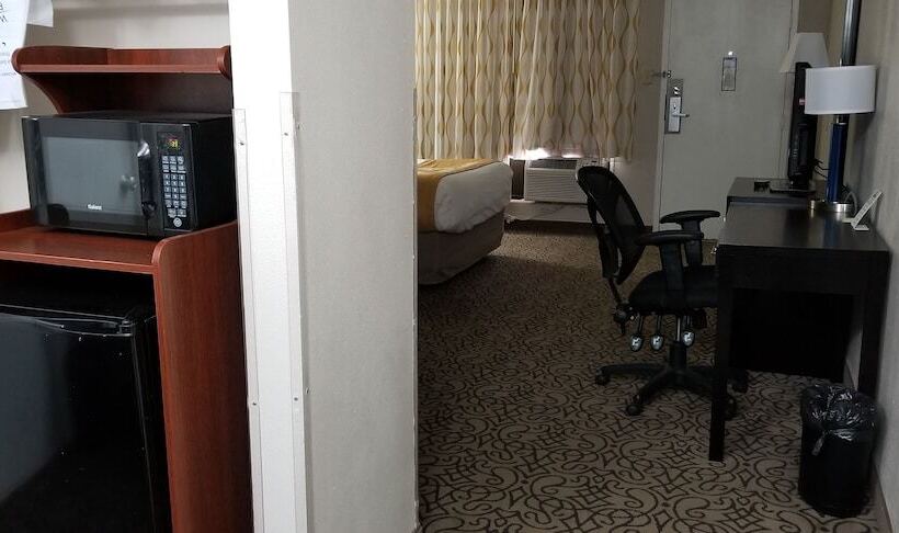 Отель Days Inn & Suites By Wyndham Trinidad