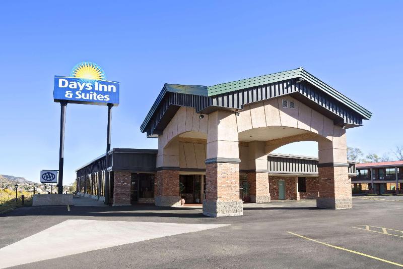 Отель Days Inn & Suites By Wyndham Trinidad