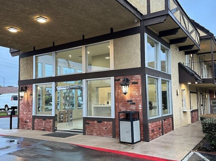 ホテル Studio 6 Corona, Ca West