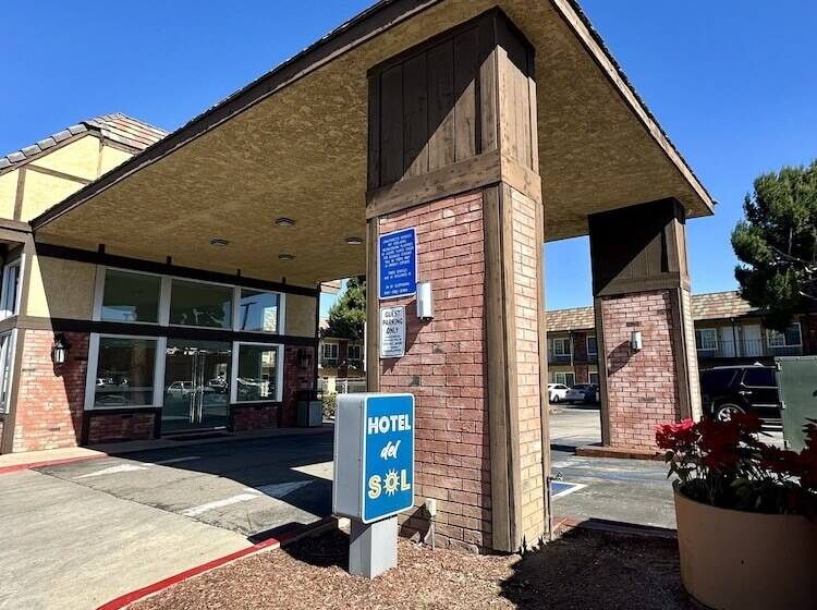 ホテル Studio 6 Corona, Ca West