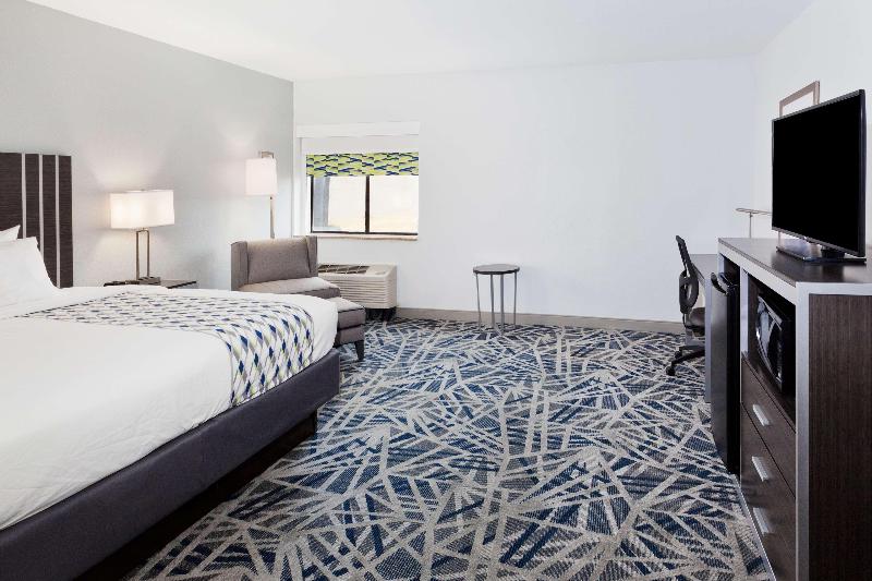 ホテル Studio 6 Corona, Ca West