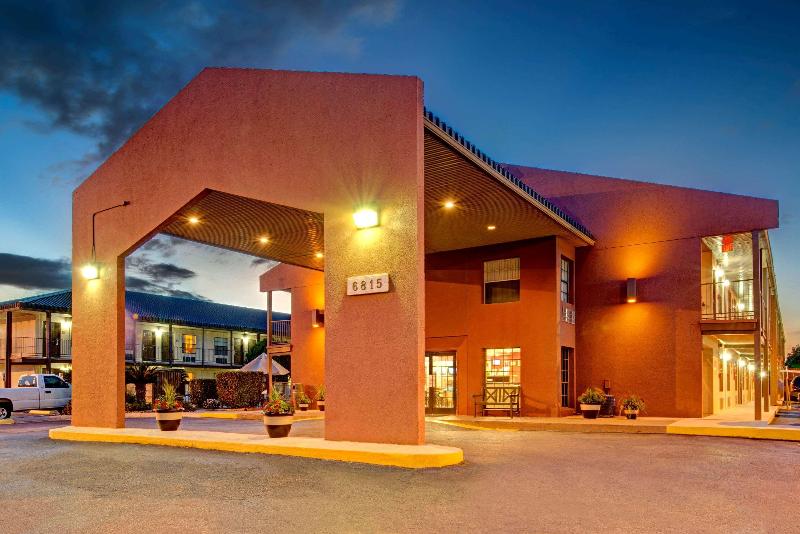 בית מלון כפרי Deluxe Inn San Antonio