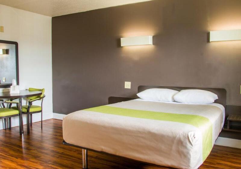 בית מלון כפרי Deluxe Inn San Antonio