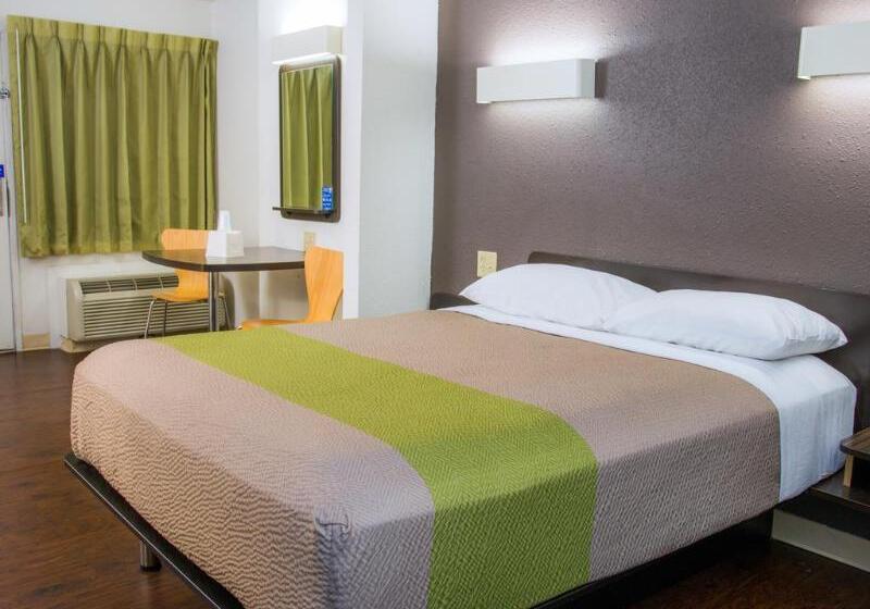 בית מלון כפרי Deluxe Inn San Antonio