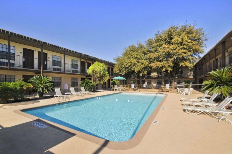 בית מלון כפרי Deluxe Inn San Antonio