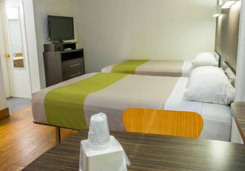 בית מלון כפרי Deluxe Inn San Antonio