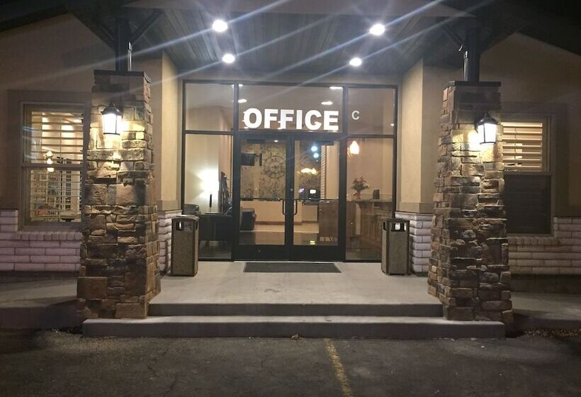 فندق Dinosaur Inn & Suites