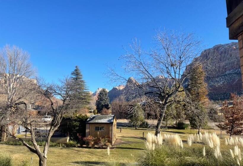 فندق Driftwood Lodge