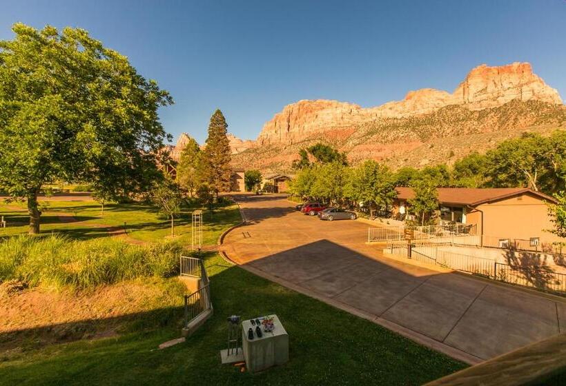 فندق Driftwood Lodge