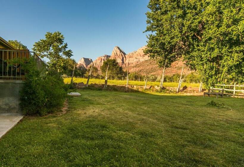 فندق Driftwood Lodge