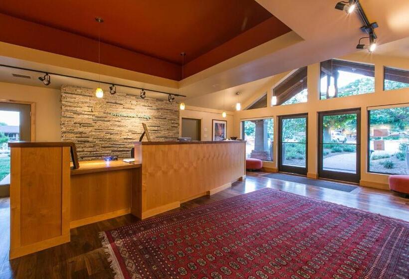 فندق Driftwood Lodge