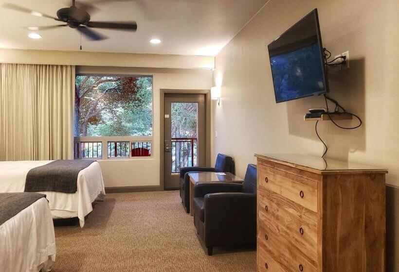 فندق Driftwood Lodge